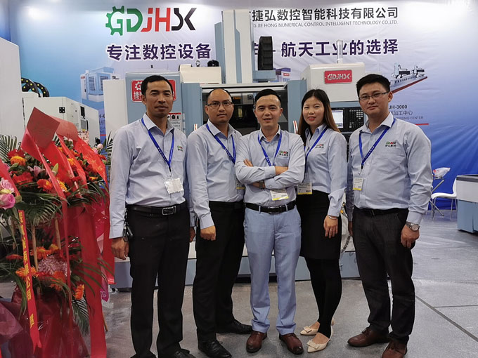问鼎封神官网数控诚邀您光临DMP大湾区工业博览会现场盛况！