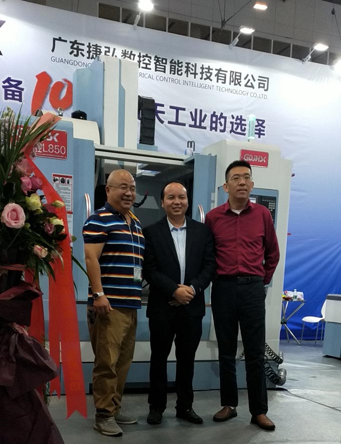 问鼎封神官网数控诚邀您光临DMP大湾区工业博览会现场盛况！